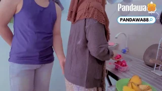 Drama istri Hijab Tobrut Masak di entot Crot Dalam