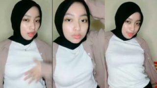 HIjab Binal Pamer Lekuk Bodynya