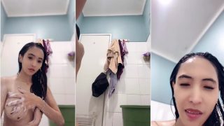 Gadiscuu Mandi Sambil Remas Toket