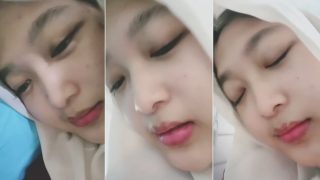 Zuu Hijab Cantik Spill Toket Perawannya